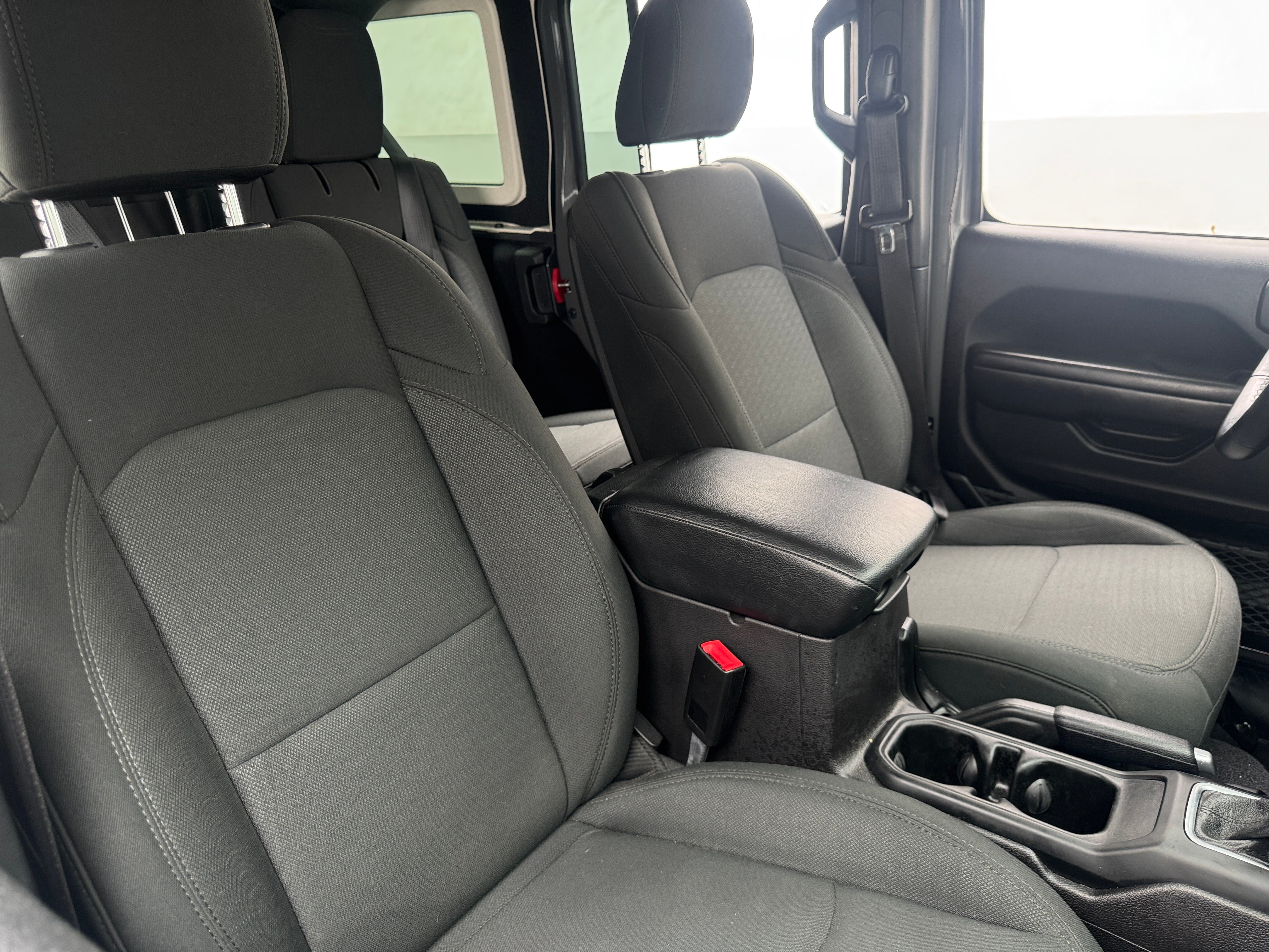 jeep wrangler unlimited 2020 1C4HJXDG6LW242325 image jeep wrangler unlimited 2020 1C4HJXDG6LW242325 image